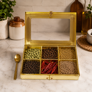 Boîte de rangement pour herbes et épices SHUBHAM en laiton doré avec compartiments, récipient à finition martelée pour comptoir de cuisine - Product Image 1