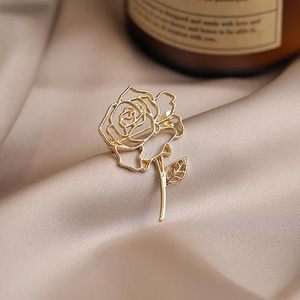Broche en métal en forme de rose pour femme, élégante, florale, pour robes, manteaux, blazers, foulards - Product Image 4