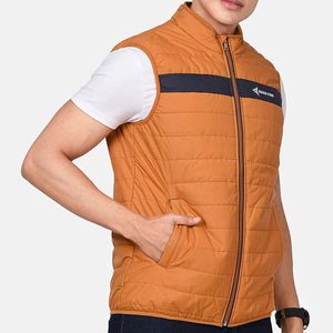 เสื้อกั๊กพัฟเฟอร์ผู้ชาย DAIZEN STAR สีส้ม คอตั้ง ปิดด้วยซิป สีพื้น กันลม เสื้อคลุมลำลอง 100% โพลีเอสเตอร์ - Product Image 2