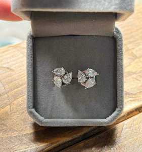 Pendientes de Diamante Cultivado en Laboratorio con Corte de Pera Minimalistas para Mujer, Chapados en Oro, Joyería para Uso Diario - Product Image 4
