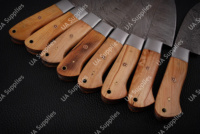Couteau de Chef Professionnel Ambidextre en Acier Damas Forgé à la Main, Motif Torsadé, Manche en Bois d'Olivier, Lame Pleine Longueur pour BBQ et Cuisine