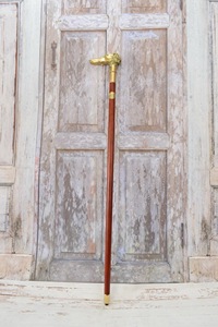 Bâtons de marche rustiques modernes en bois naturel écologique avec poignée en laiton poli, idéaux pour les cadeaux - Product Image 4