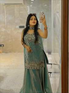 Ensemble Sharara brodé par des artisans avec un dupatta élégant – Collection spéciale festive - Product Image 2