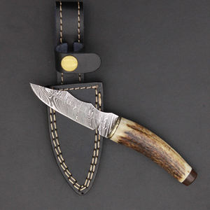 Cuchillos de caza de alta resistencia con estructura completa y escamas texturizadas para un manejo estable en condiciones exteriores exigentes. - Product Image 1