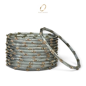 Vente en gros de bracelets kashmiris en verre transparent gris anthracite tendance pour femmes, bijoux indiens pour fêtes et occasions spéciales - Product Image 2