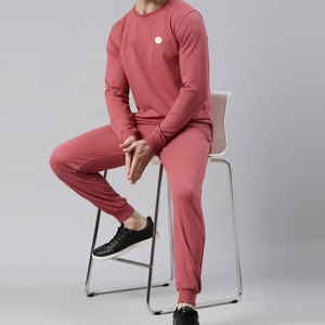 Survêtement de qualité pour homme, idéal pour les sorties décontractées et le quotidien, avec une coupe confortable et un toucher doux. - Product Image 4