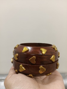 Breloques en laiton en forme de cœur, bracelets en bois de Sheesham, revêtement protecteur spécial pour une durabilité accrue, adaptés aux modèles 2.4 et 2.6 - Product Image 1