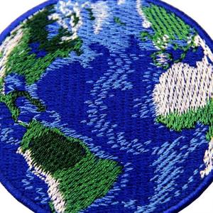 Écussons et badges brodés 3D personnalisés avec composants en tissu tissé et en résine - Fabriqués au Pakistan pour sacs, textiles de maison, chapeaux - Product Image 5