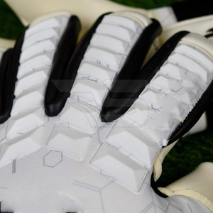 ถุงมือผู้รักษาประตู VIENNA INDUSTRY รุ่น VI-GG-05 แบบมืออาชีพ ปรับระดับได้ ระบายอากาศดี ป้องกันการลื่น พร้อมแถบตีนตุ๊กแก - Product Image 3