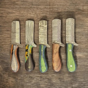 Couteau de boucher professionnel en acier Damas pour la vente en gros |   Couteau à lame pointue avec manche en bois de Pakka |   Couteau de camping durable OEM - Product Image 4