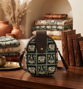 Bolso Bandolera de PU con Estampado de Dibujos Animados para Mujer, con Cierre de Botón y Forro de Poliéster para Uso Diario - Product Image 1