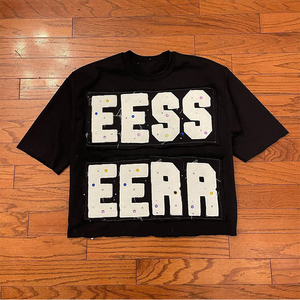 T-shirt noir surdimensionné avec appliqué lettre EESS EEAR brodé à la main, streetwear, manches courtes, col rond, jersey en coton pour homme - Product Image 1