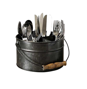 Porte-couverts rond rustique en métal avec poignée en bois, seau de rangement divisé pour couverts, organisateur de cuisine - Product Image 1