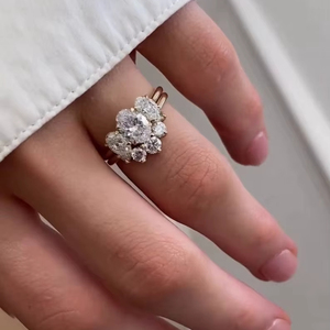 แหวนมอสซาไนต์ 1 กะรัต ทรงวงรี ประดับแบบกรงเล็บลายเกล็ดหิมะ สำหรับผู้หญิง เงินแท้ 925 ชุบทอง เหมาะสำหรับงานเลี้ยง ของขวัญสุดหรู - Product Image 1