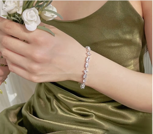 กำไลข้อมือเพชรเทียม Orelia Luxe Lab Grown Diamond ชุบโรเดียม เงินแท้ 925 ประดับมรกต เครื่องประดับหรูหราสำหรับทุกเพศ เหมาะสำหรับงานแต่งงานและงานปาร์ตี้ - Product Image 5