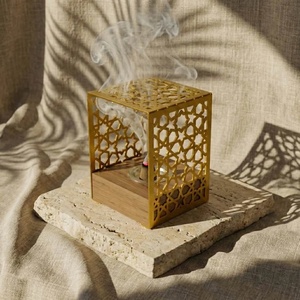 Quemador de Incienso de Madera Hecho a Mano con Recortes Geométricos, Difusor Aromático para Uso en Todas las Estaciones - Product Image 2