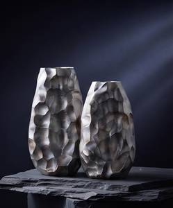 Ensemble de vases contemporains minimalistes en argent, texture sculpturale, objet décoratif d'art, commande en gros - Product Image 5