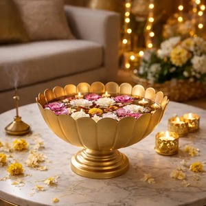 Bol Urli en métal durable, style antique, pour Diya flottant et fleurs, idéal pour la décoration des temples - Product Image 2