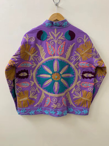 Abrigo de Invierno con Bordado Suzani Hecho a Mano en Jaipur, India, Chaqueta de Algodón, Ropa Boho para Festivales, Prenda Étnica Tradicional Hecha a Mano - Product Image 5