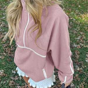 เสื้อสเวตเชิ้ตผู้หญิงพรีเมียม ผ้าเชอร์ปาฟลีซหนานุ่ม สำหรับฤดูหนาว มีโลโก้ด้านหน้า ผ้าหนัก 340 กรัม เหมาะสำหรับวันอากาศหนาว - Product Image 4