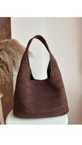 Sac fourre-tout tissé artisanal style bohème marron forme irrégulière 100% fait main décoration intérieure - Product Image 1