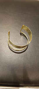 Graceful Charm Premium Brass Cuff Pulsera ajustable hecha a mano para mujer para la elegancia diaria - Product Image 2