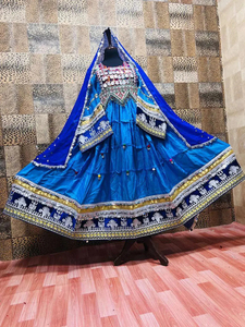 Robes longues traditionnelles afghanes brodées en dentelle pour femmes, respirantes, de bonne qualité, au design exceptionnel, style Kuchi afghan. - Product Image 4
