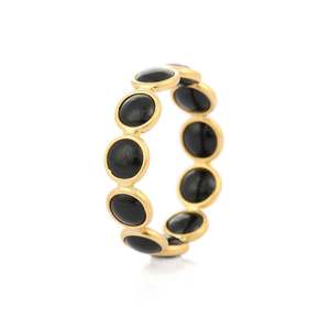 Bague d'éternité en or 18 carats avec onyx noir - Bague de mariage ajustable pour femme avec pierres précieuses - Product Image 5