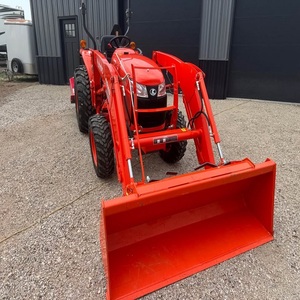 รถแทรกเตอร์ขนาดเล็ก Kubota L2502 ขับเคลื่อน 4 ล้อ ประสิทธิภาพสูง พร้อมเครื่องยนต์ดีเซลที่ทนทาน ระบบขับเคลื่อน HST และกำลัง 24.8 แรงม้า สำหรับการใช้งานที่หลากหลาย - Product Image 4