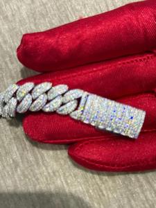 สร้อยข้อมือแบบ Cuban Link ดีไซน์ใหม่สุดหรูหรา ประดับเพชรทรงเหลี่ยม สไตล์ Miami สำหรับผู้ชาย ราคาดีที่สุด - Product Image 4