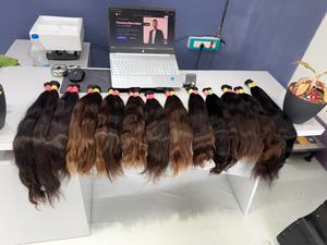 Extensiones de Cabello Remy Indio 100% Virgen, Liso Sedoso Ondulado, Marrón Claro/Oscuro, Sin Pegamento, con Baby Hair, Largo, Suministro a Granel, Donante Único - Product Image 1