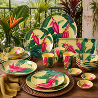Collection de vaisselle à motifs bleus et blancs avec tasses, bols, assiettes pour la restauration en plein air, ensemble de vaisselle en mélamine