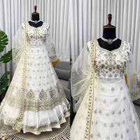 Robe ethnique haut de gamme en tissu filet doux avec broderie de fils et sequins, Lehenga en satin japonais de 3,5 m avec dentelle Gota Patti, Dupatta de 2,10 m, Salwar pour soirée