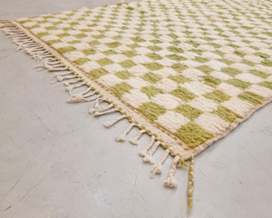 Tapis marocain moderne fait main à poils longs, personnalisable en taille, vert et blanc, rembourré, pour salon, chambre d'enfant, bureau, prière - Product Image 2