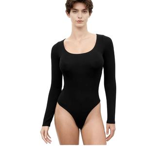 ผู้ผลิตมืออาชีพ ชุดบอดี้สูทออกกำลังกายผู้หญิง แขนกุด เปิดไหล่ ทรงเข้ารูป โลโก้ด้านหน้า เนื้อผ้านุ่ม เซ็กซี่ ความยาวสั้น - Product Image 5