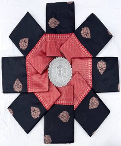 Sari de seda negro con borde rojo y motivos dorados, traje tradicional indio para bodas, para mujeres. - Product Image 6