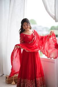 Robe Anarkali traditionnelle indienne et pakistanaise pour femmes, brodée de rouge, longue jusqu'au sol, avec dupatta, coupe ample, robe de mariage - Product Image 3