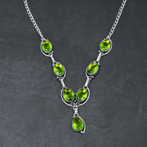 Collier de luxe pour femme en argent sterling, personnalisé et fait main, avec péridot vert et perle de culture d'eau douce en forme de poire, idéal pour mariage et cadeau - Product Image 4