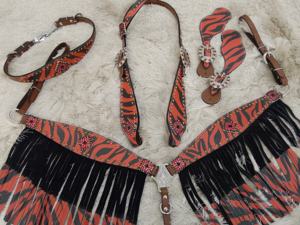 2025 saisonnier Western rouge et noir en cuir véritable cheval Tack Set selle anglaise légère et tête en cuir véritable - Product Image 2