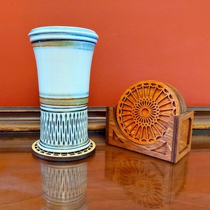Juego de posavasos de diseño vintage para protección de mesas y decoración clásica del hogar, aptos para bebidas frías y calientes. - Product Image 2