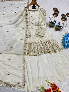 ชุดออกงานดีไซน์ใหม่ เสื้อและกางเกงพร้อมผ้าคลุมไหล่แฟนซีและงานปัก - Product Image 4
