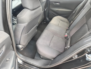 Toyota Corolla 18 Hybride, berline économique en carburant, transmission automatique, voiture familiale fiable, faible consommation, conduite confortable - Product Image 3