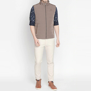 Chaleco acolchado de invierno para hombre, sin mangas, térmico, con tela resistente al agua y cierre de cremallera duradero. - Product Image 3