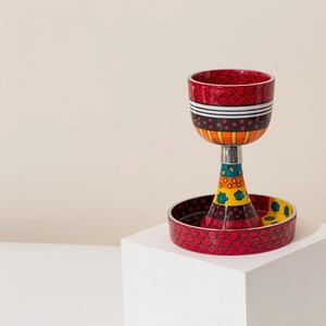 Nuevo Lanzamiento: Posavasos Moderno Hecho a Mano de Metal con Esmalte Rojo para Copa de Kiddush, Serie Premium Touch, Ecológico, para Uso en Rituales Judíos de Shabat - Product Image 1
