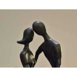 Sculpture artisanale abstraite en métal de couple, figurine romantique d'amoureux assis, statue d'amour moderne, décoration contemporaine pour la maison, mariage - Product Image 4