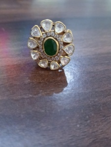 แหวนค็อกเทลทรงดอกไม้ประดับมรกตดับเบิ้ลสีเขียว รุ่น SM-18 จาก Amaira Jewels ชุบทอง 18K เครื่องประดับสำหรับงานแต่งงานและงานเลี้ยงสุดคลาสสิกสำหรับผู้หญิง - Product Image 4