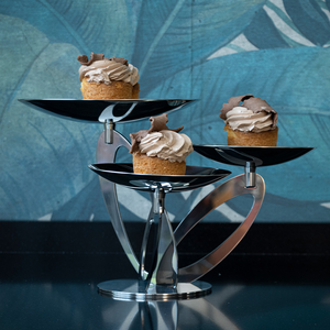 ชั้นวางผลไม้โลหะสีเงิน 3 ชั้น รูปทรงกลม ดีไซน์ทันสมัย สำหรับโรงแรมหรู งานแต่งงาน และตกแต่งบ้านระดับไฮเอนด์ - Product Image 6