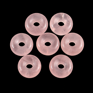 Colgante de Cuarzo Rosa Liso en Forma de Donut de 15mm, Gema para Sanación con Cristales, Diseño de Energía Reiki para Fabricación de Joyas al por Mayor - Product Image 1