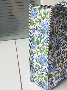 Sac fourre-tout en coton matelassé à motifs floraux, sac de marché fait main à imprimé floral vert, sac à bandoulière à prix de gros - Product Image 2