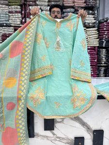 Collection Eid : travail de broderie, sequins et fils avec embellissements - Product Image 2